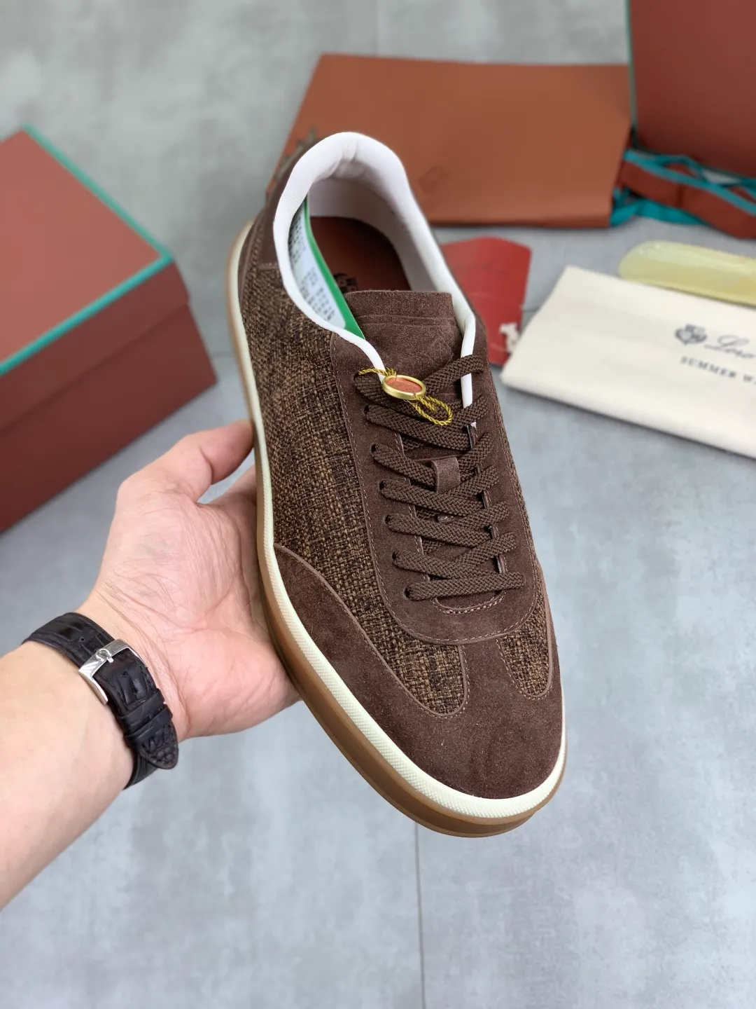 Men's Men's Shoes 💰P560 New Style 💰 The latest casual shoes Loro Piana 💯 Top grade 💯 Buy the original copy 💯 Founded the existing Loro Piana company on April 24, 1924. It is now the sixth generation of family business, providing the best quality products to customers who are discerning about taste and quality. Imported original fly woven fabrics with cowhide fabrics, plain calfskin lining, hand-stitched threads with cowhide feet, original packaging, high-end outsole, size: 38-45 (custom-made for 46), 7️⃣ colors available